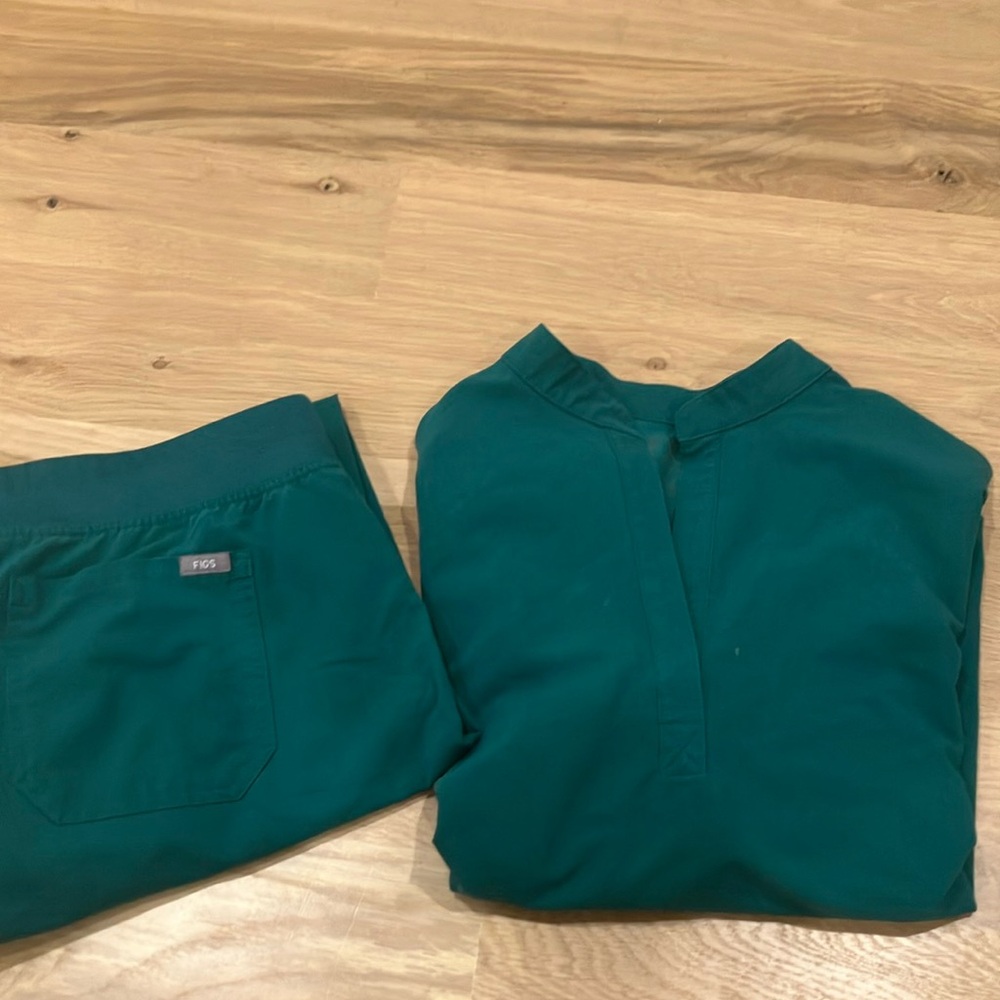 Figs Emerald Livingston Scrub pants and top